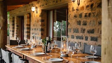 Classic Villa, Garden View | Dining