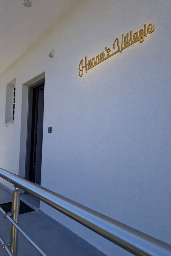 Exterior detail - 360 amazing view apartment (Corinth)