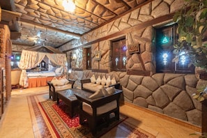 Double Room, Garden View | Interior