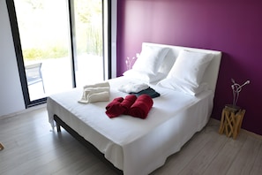 Room - Between Sea and Pine Forest (Pool, Spa Jacuzzi, Sauna) – Aubergine Room (Bandol)