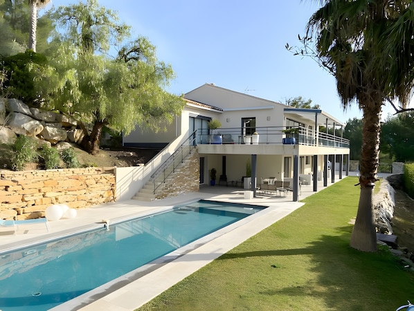 Pool - Between Sea and Pine Forest (Pool, Spa Jacuzzi, Sauna) – Aubergine Room (Bandol)