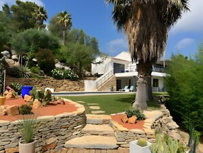 Exterior - Between Sea and Pine Forest (Pool, Jacuzzi Spa, Sauna) – Caramel Room (Bandol)
