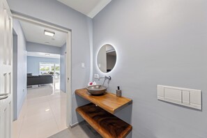 Bathroom - Vrbo Property (Willemstad)