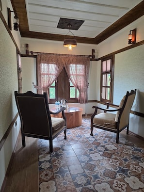 Bloc d'apartaments familiar, vistes a la vall | Interior