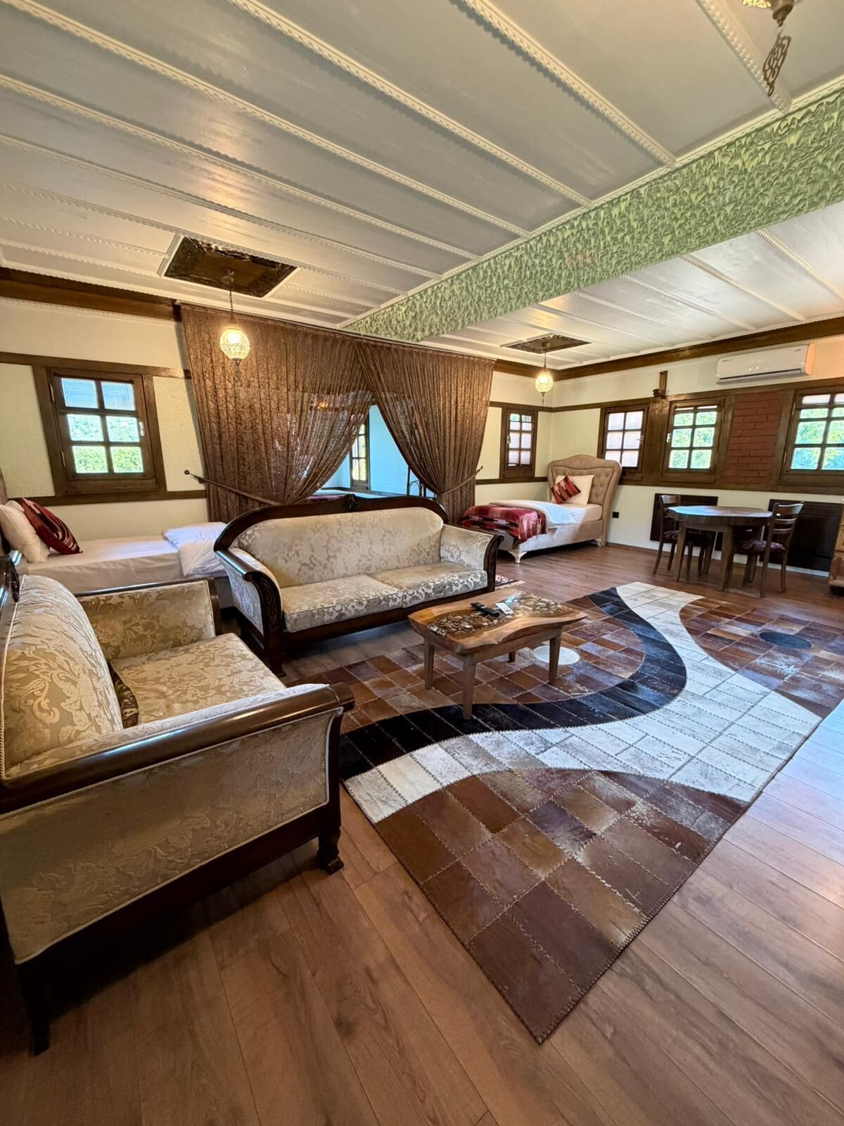 Studio, Multiple Beds, Private Bathroom, Valley View | Living area