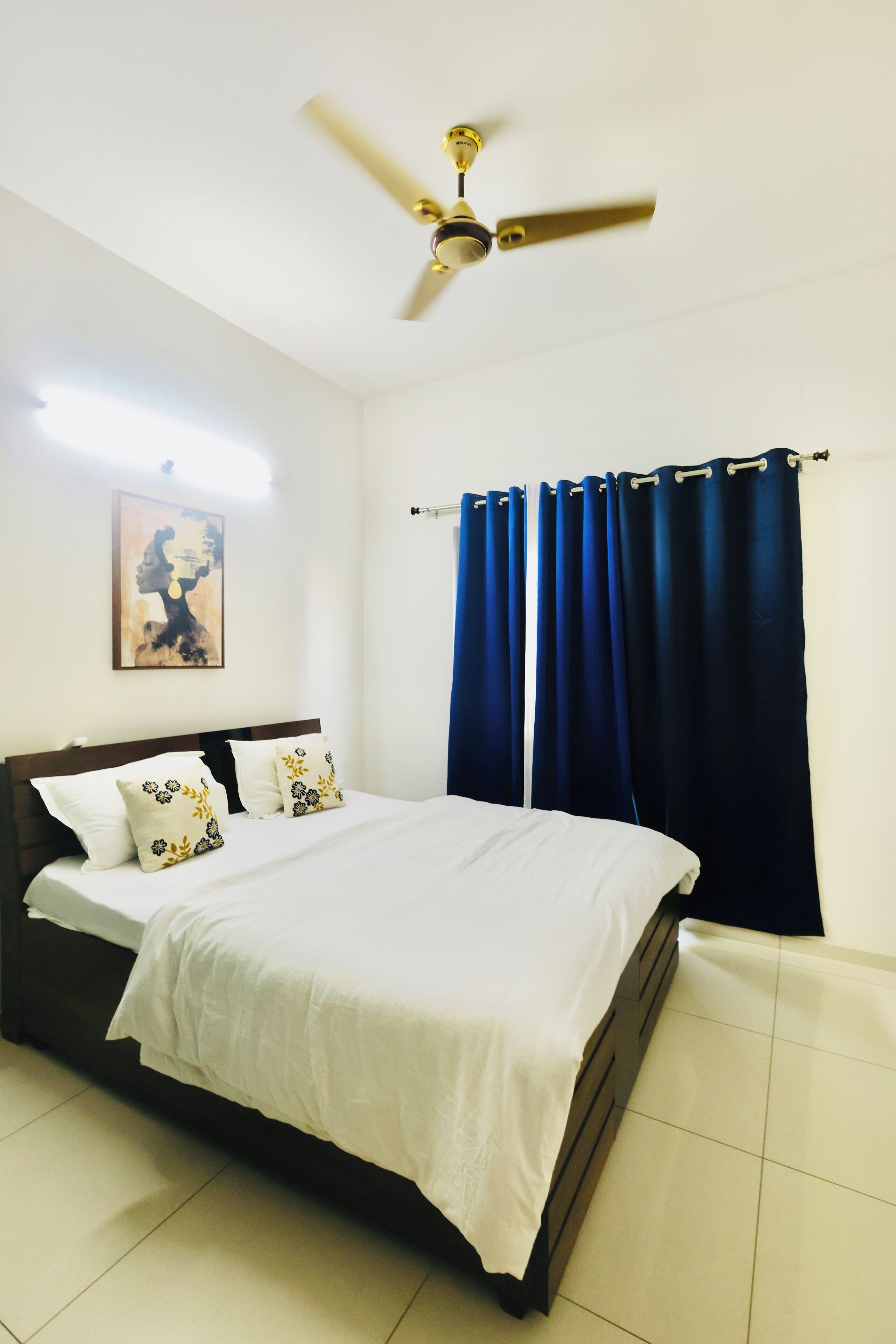 Iron/ironing board, WiFi, bed sheets