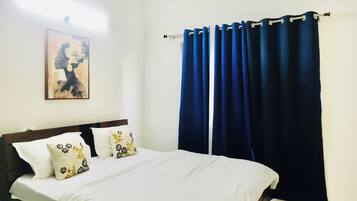Iron/ironing board, WiFi, bed sheets