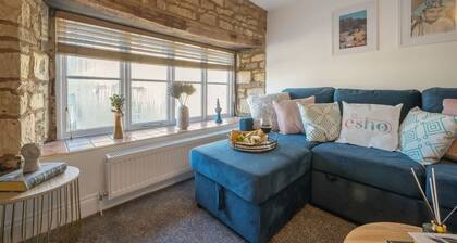 Historic Flat Cotswolds 2BD Walk in Shower Central