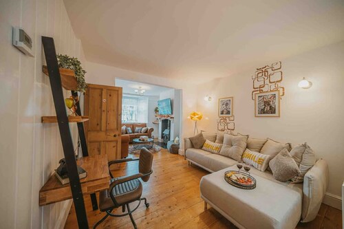 Cotswolds 2BD 1 Bath Garden City Centre