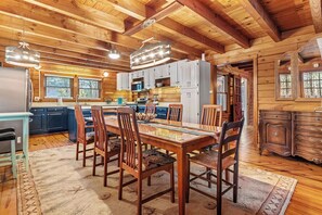 Dining - Log Inn 4 Bedroom Home in North Ridge in Nags Head (Nags Head)