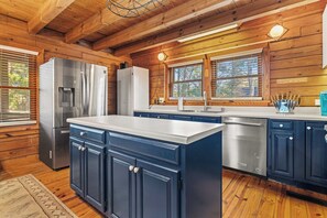 Interior - Log Inn 4 Bedroom Home in North Ridge in Nags Head (Nags Head)