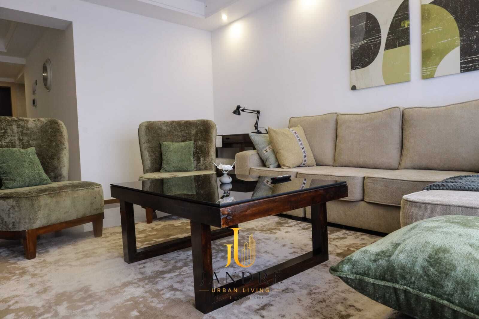 Apartamento clásico, balcón, vistas a la ciudad | Escritorio y espacio para trabajar con un portátil