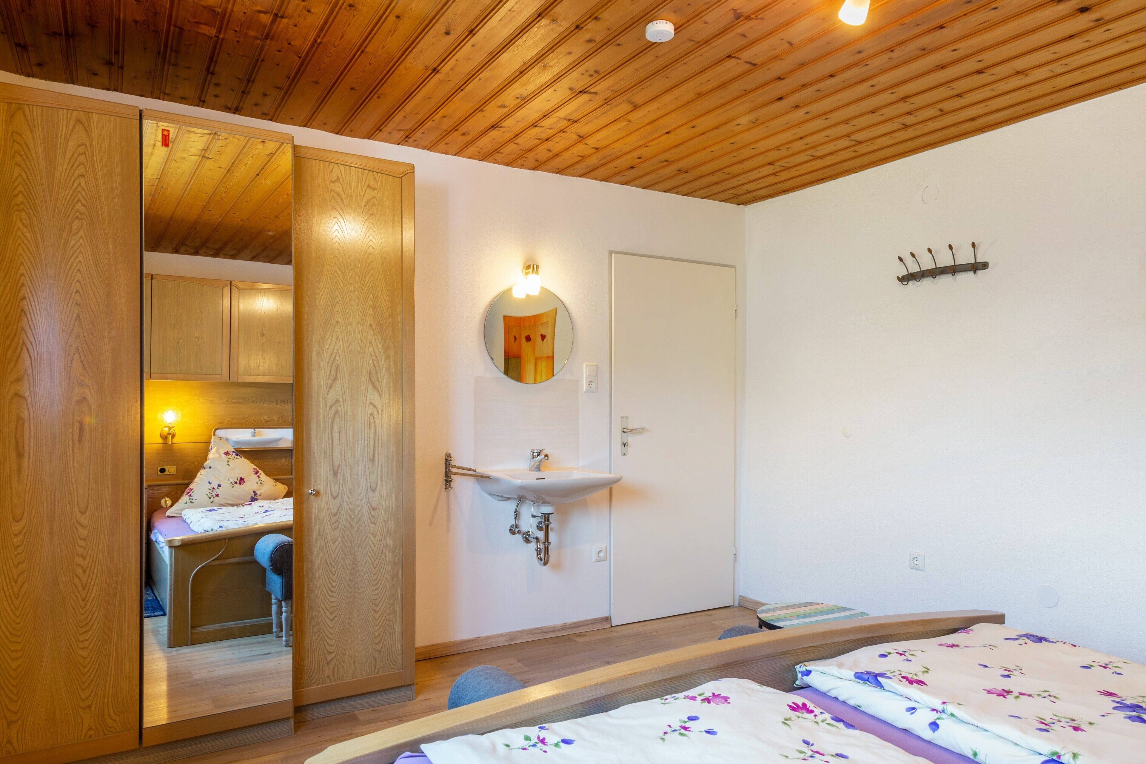 2 chambres, fer et planche à repasser, Wi-Fi, draps fournis