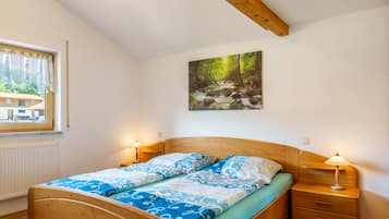 2 bedrooms, iron/ironing board, WiFi, bed sheets