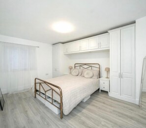 1 Schlafzimmer, Bügeleisen/Bügelbrett, kostenloses WLAN, Bettwäsche