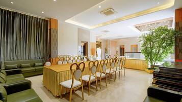 House | Meeting facility