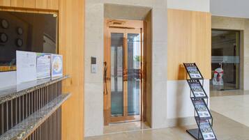 House | Lobby