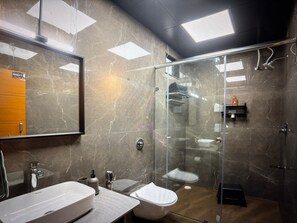 Towels, soap - Ekaant Jungle Homestay (Asu)