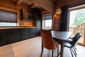 Premium-Ferienhaus, Blick auf die Anlage | Speisen