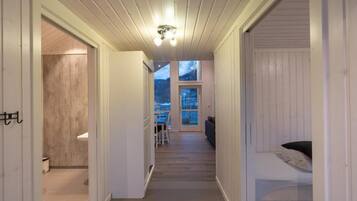 Family Cabin, Courtyard View | Soundproofing, iron/ironing board, free WiFi, wheelchair access