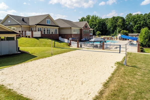 Sport court - Misty's Place- Pool, pet friendly, gym, movie room and more! (Raleigh)