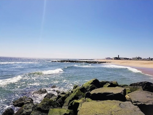 Cozy 1-bedroom condo in peaceful Asbury Park with AC