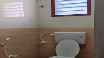 Standard Double Room | Bathroom | Shower, free toiletries, towels