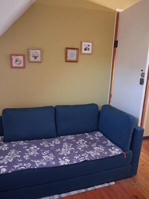Interior - "A babord" Room, in a charming house, 2.5 km from the ocean, Finistère (Plouhinec)