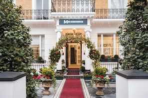Exterior detail - MSK The Residence (London)