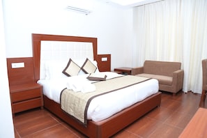 Desk, laptop workspace, iron/ironing board, free WiFi
