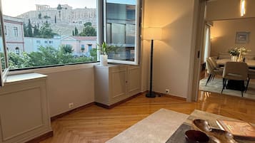 Luxury Room, Balcony, City View | Living area