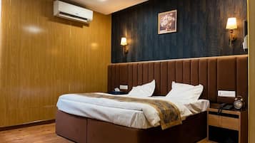 Kamar Single Deluks, pemandangan kota | Meja kerja dan ruang kerja ramah laptop