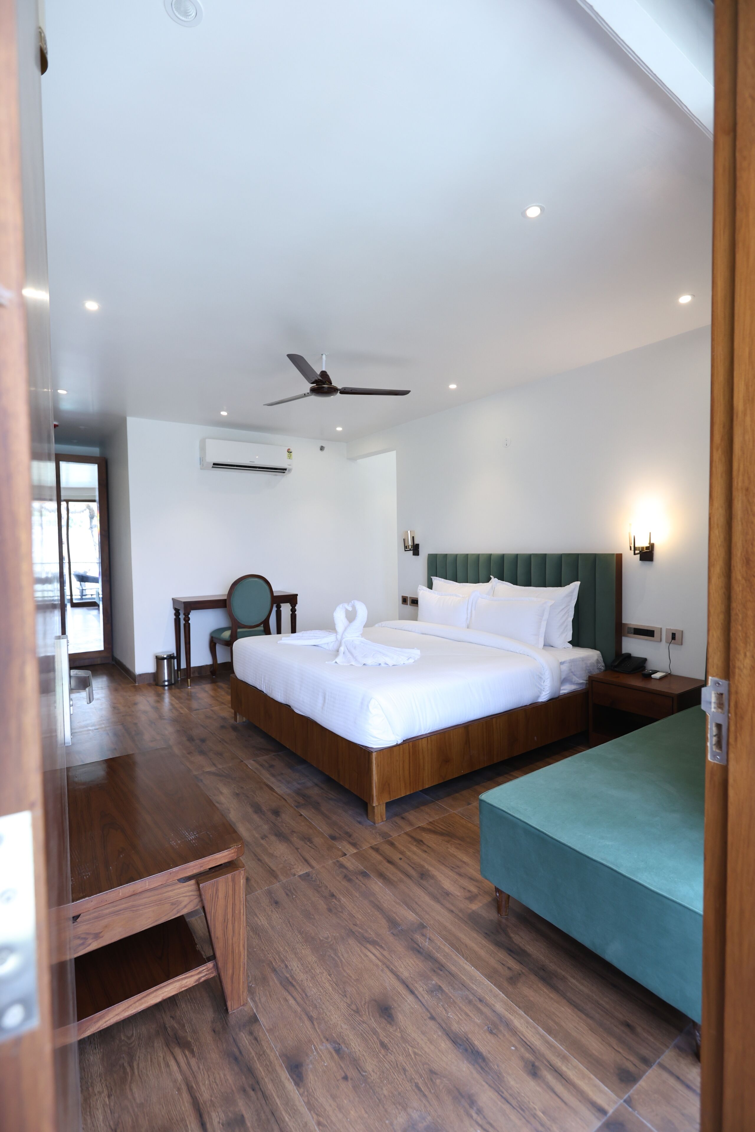 In-room safe, desk, laptop workspace, free WiFi