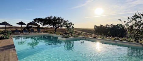 Piscine extérieure (ouverte en saison)