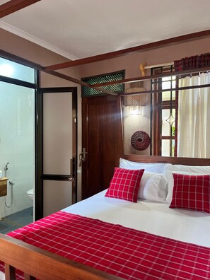 Chambre Double Standard, balcon, vue piscine | Bureau, Wi-Fi gratuit