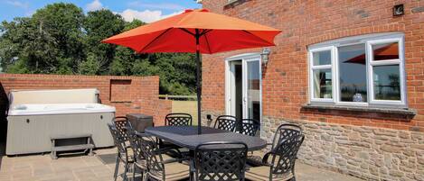 Cottage | Outdoor dining