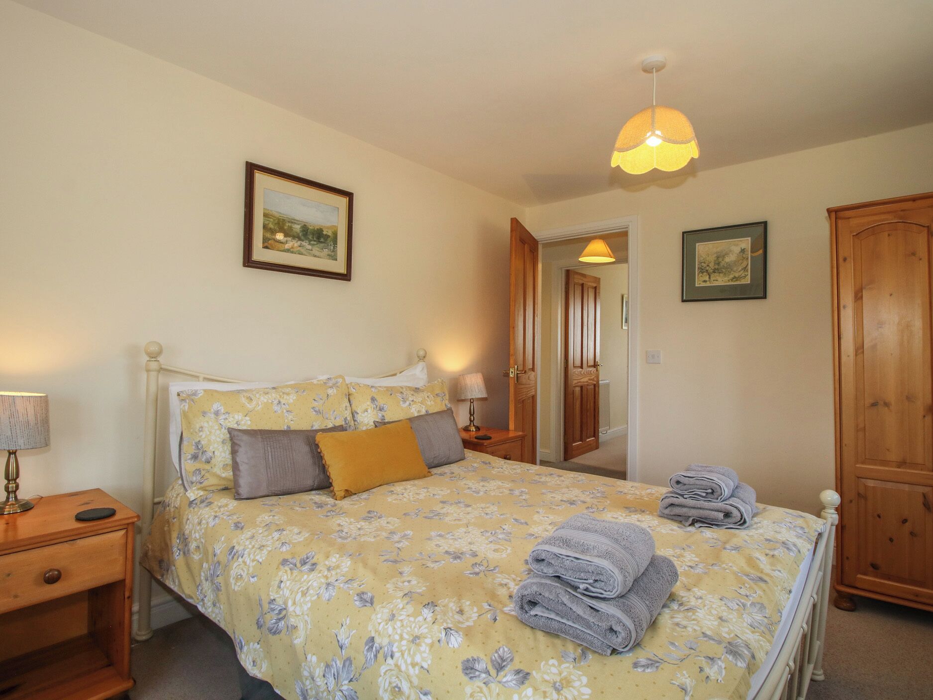Cottage | 5 bedrooms, WiFi (free), individually decorated, individually furnished