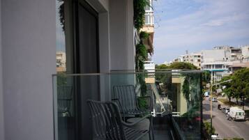Signature Double Room, Balcony | Property grounds