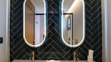 Signature Double Room, Balcony | Bathroom