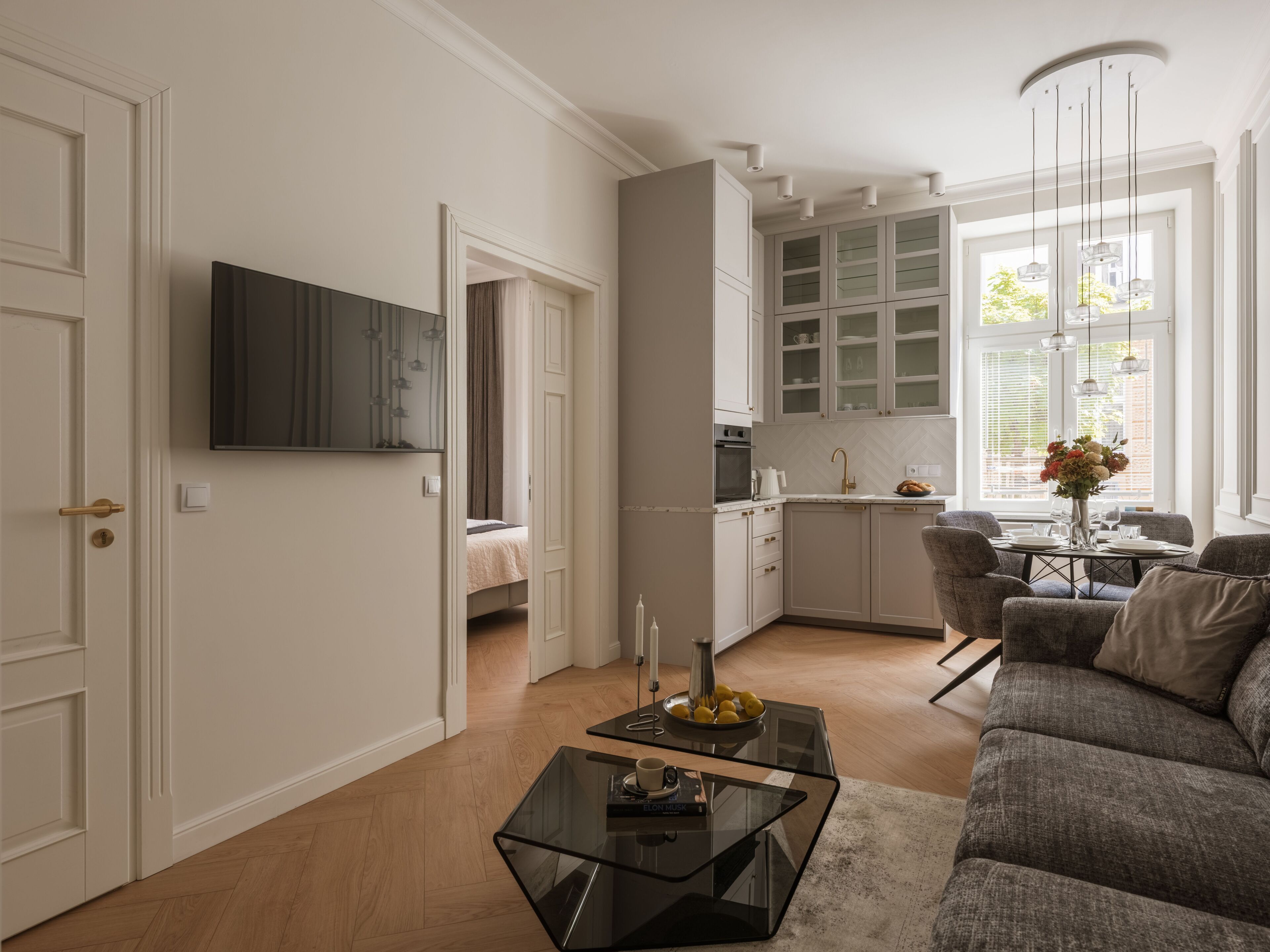 Apartamento Deluxe | Zona de estar | Smart TV de 43 pulgadas con canales digitales