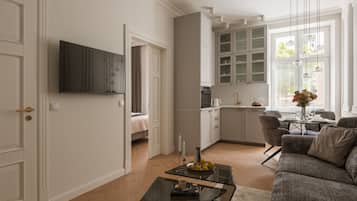 Deluxe-Apartment | Wohnbereich | 43-Zoll-Smart-TV mit Digitalempfang