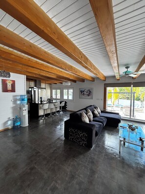 Living area - Villa with a pool surrounded by nature and just 20 minutes from the beach (Pinos de Alhaurín)