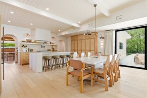 Dining - Vine Retreat | Near Texas A&M (Bryan)