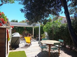 Outdoor dining - Charming house (Vic-la-Gardiole)