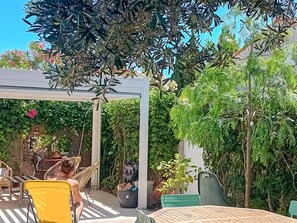 Outdoor dining - Charming house (Vic-la-Gardiole)