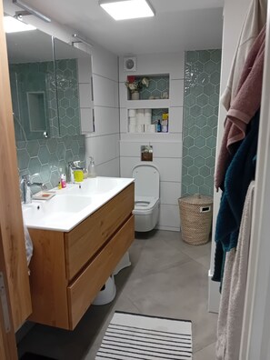 Bathroom - Charming house (Vic-la-Gardiole)