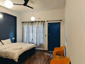 Deluxe Double Room, Balcony, Mountain View - Tree House Bhagsu (Dharamshala)