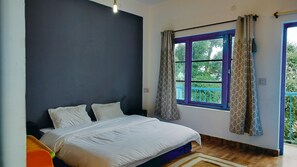 Deluxe Double Room, Balcony, Mountain View - Tree House Bhagsu (Dharamshala)