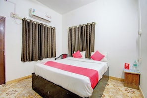 Basic Room, City View - Hotel Lucky Star CENTRAL BUS STOP (Chhatrapati Sambhajinagar)