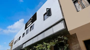A modern building with a sign that reads 'Hotel'.